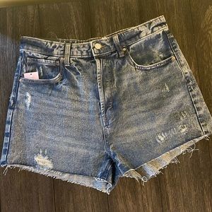 Cute Women’s Ripped Jean Shorts. (New)